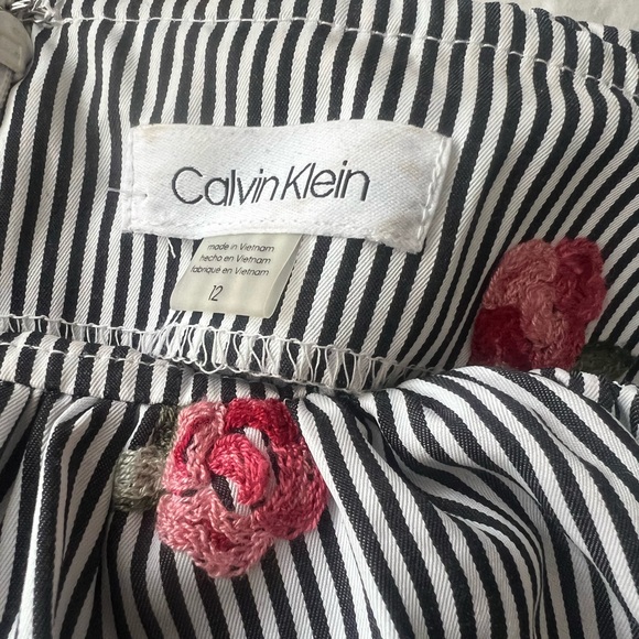 Calvin Klein Dress with embroidered flowers. - Picture 4 of 13